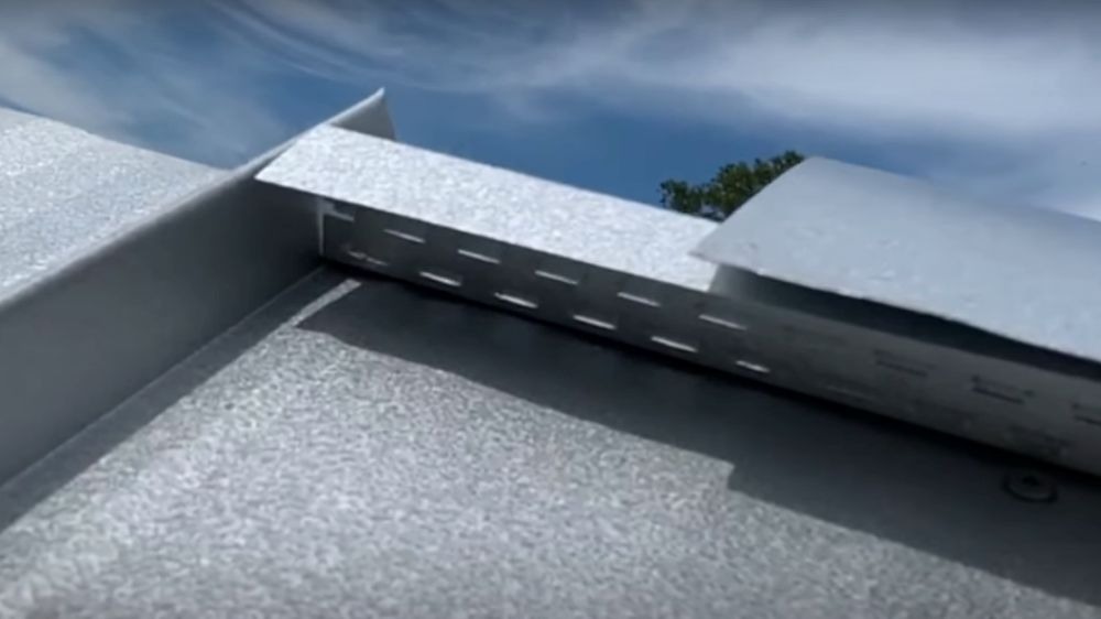 Z-профиль для коньковой вентиляции крыши
