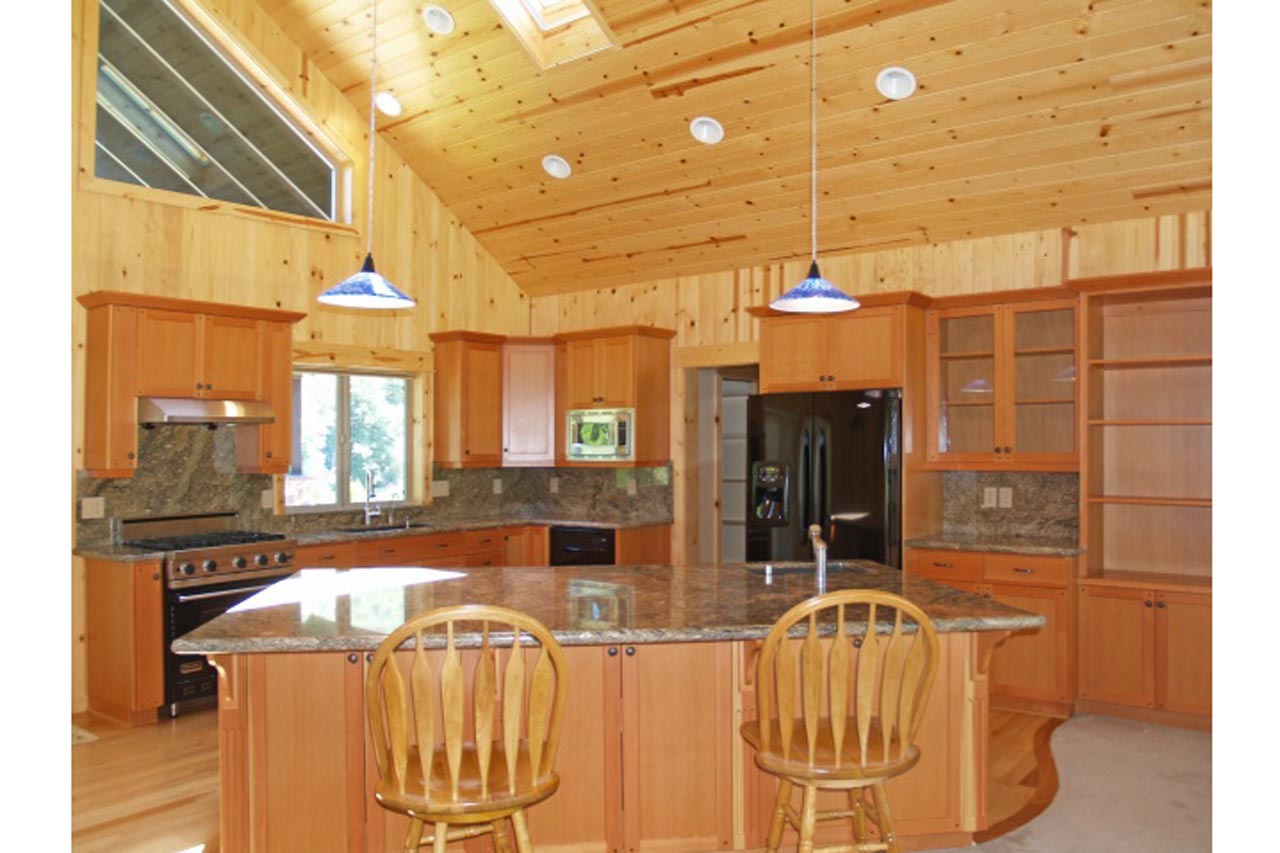 Кухонный остров и деревянная мебель для кухни. Проект DA-72565