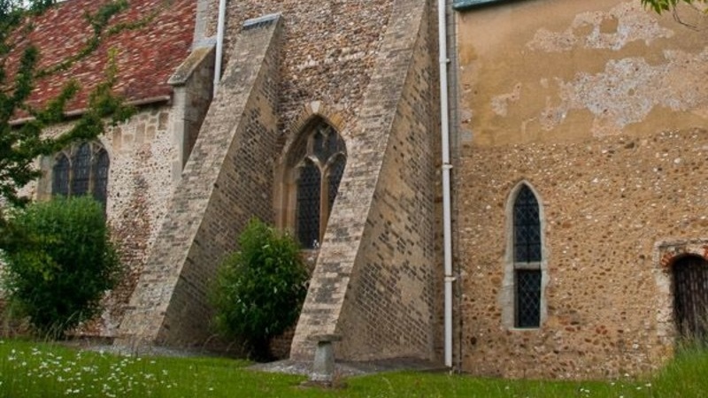 Контрфорсы в церкви Св. Иоанна в Даксфорде, Кембридж