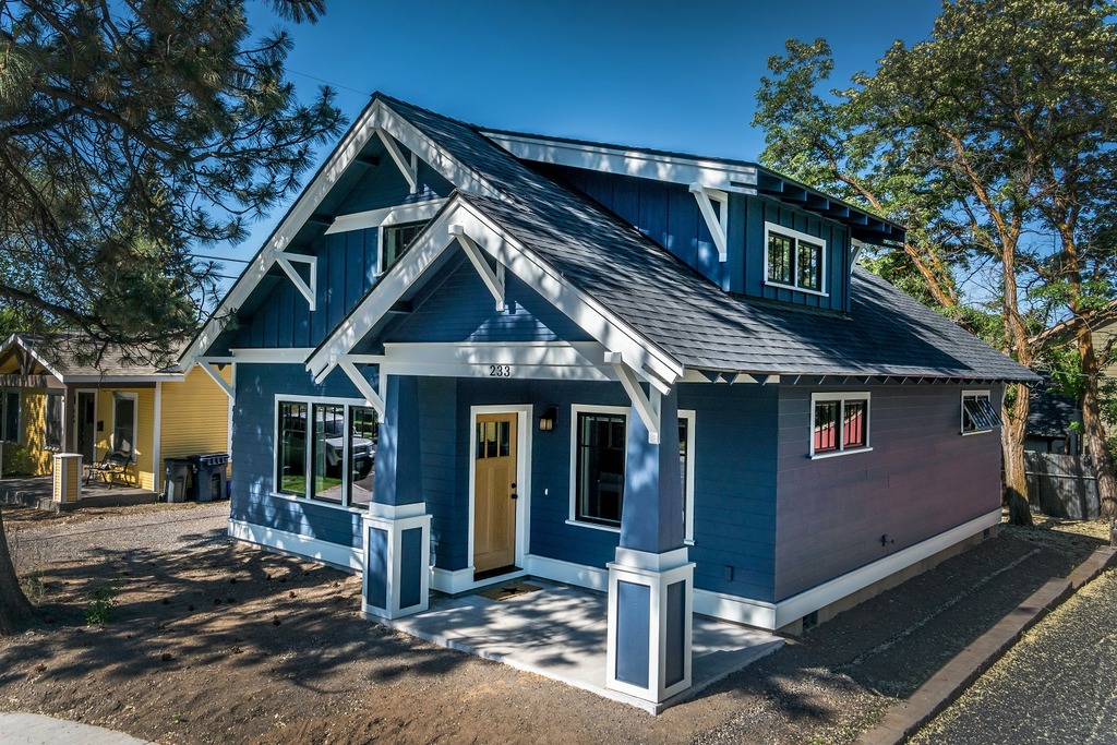 Уютный голубой домик для дачи. Проект SS-89588