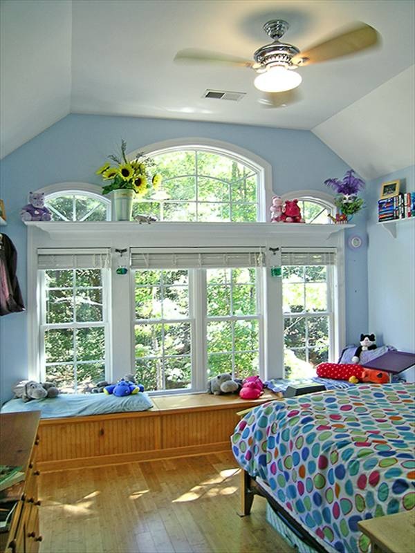 Хозяйская спальня с палладиевым окном и плафоном