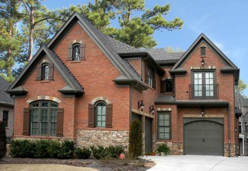 6-BEDROOM BRICK HOUSE WITH 3 GARAGES