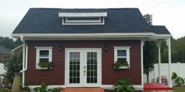 Красивый сарай для садового инвентаря